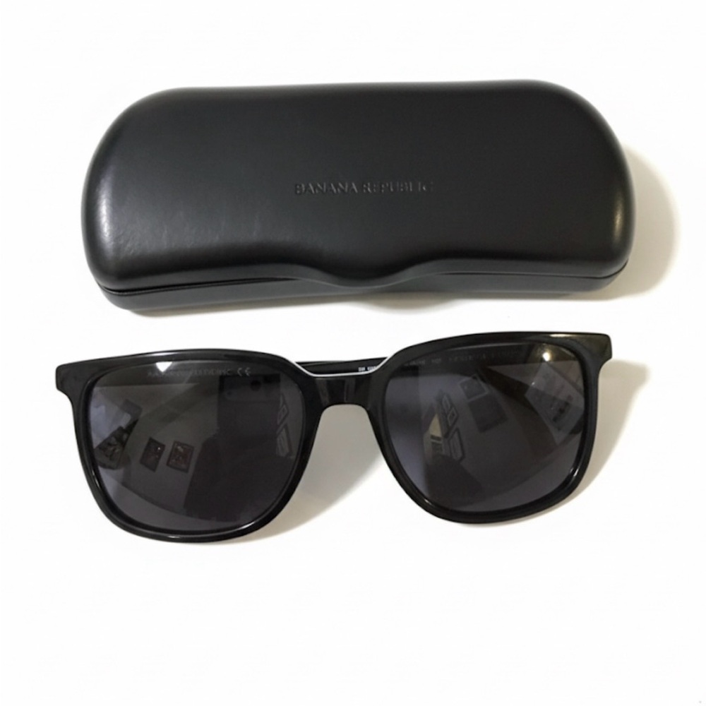 Banana Republic Classic Black Sunglasses with Case -NWOT